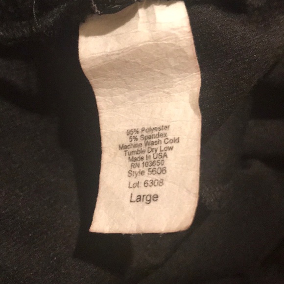 Cute black pencil skirt ⭐️ - Picture 3 of 5